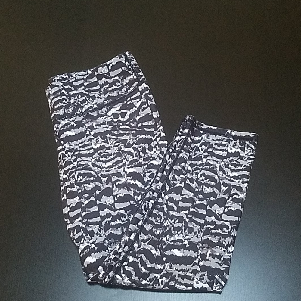 FABLETICS Salar Capri Leggings, size S